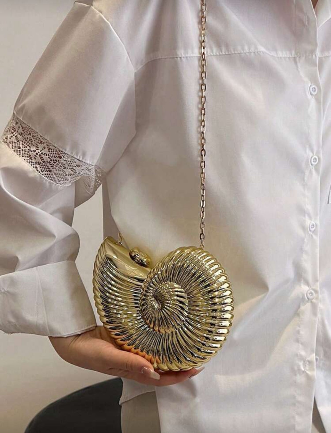 SHELL CLUTCH - GOLDEN